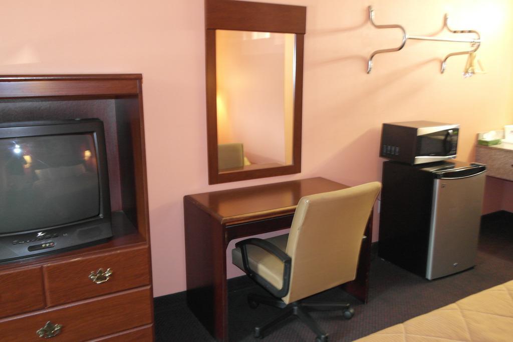 Americas Best Value Inn And Suites Knoxville Buitenkant foto