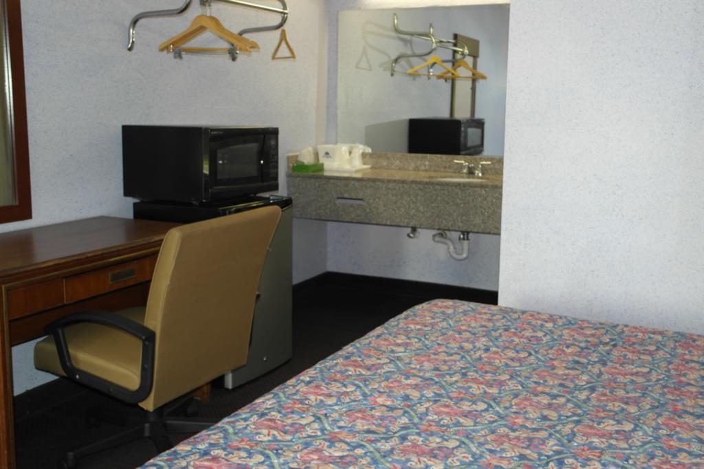 Americas Best Value Inn And Suites Knoxville Buitenkant foto