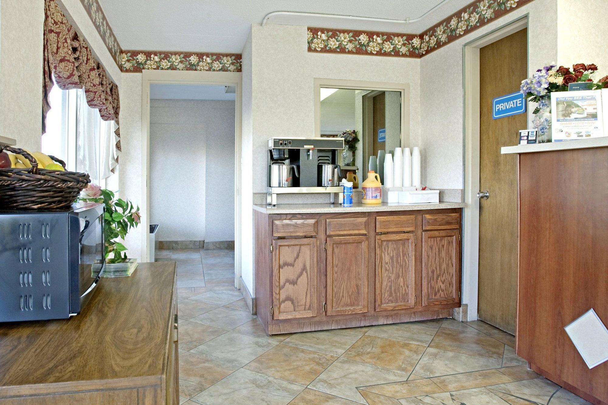 Americas Best Value Inn And Suites Knoxville Buitenkant foto